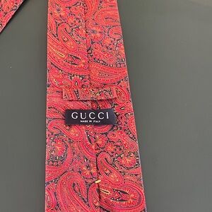 Gucci Red and Black Paisley Silk Tie